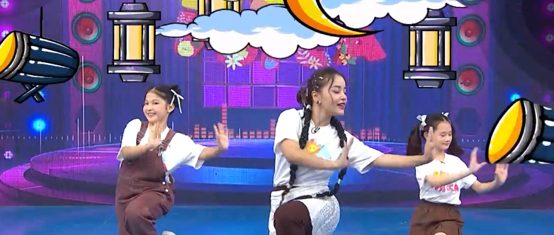 “Hoa vui ca” Tập 10: Các bạn nhỏ say sưa học múa dân ca Bắc Bộ - 4