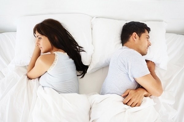 "Cái chết của tình yêu không hẳn là do không được đáp lại mà có thể nó tàn lụi theo những thất vọng lặp đi lặp lại". Ảnh minh họa