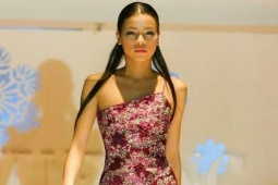 Thời trang - Ảnh Hồ Ngọc Hà catwalk năm 19 tuổi gây chú ý