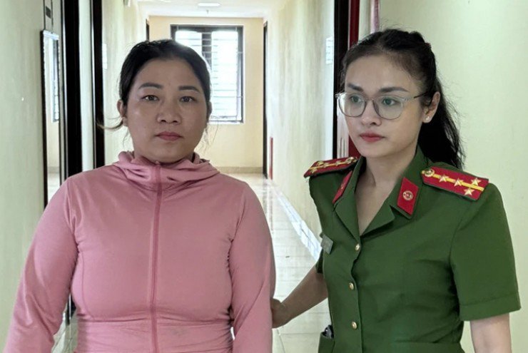 Phạm Thị Hằng bị cơ quan công an bắt quả tang khi đang bán bé gái 5 ngày tuổi tại một nhà nghỉ ở TP Thanh Hóa.