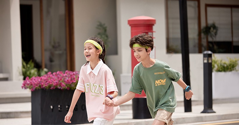 Imoo Z1 còn có tính năng lập tức gửi thông báo đến điện thoại của phụ huynh khi bé đi khỏi khu vực an toàn của mình