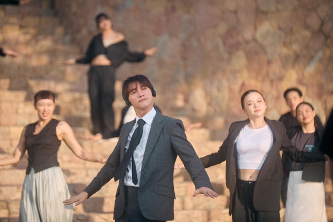 Sơn Tùng M-TP khoe vũ đạo trong MV hit mới. Ảnh: Huyền Trang