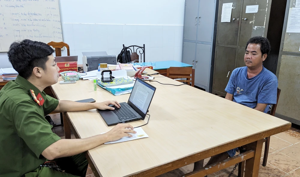 La Văn Thuận bị bắt quả tang khi vận chuyển USD qua biên giới. Ảnh: QM