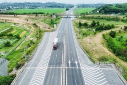 Tin tức trong ngày - Cao tốc hơn 34.000 tỷ ‘quên’ làm nút giao?