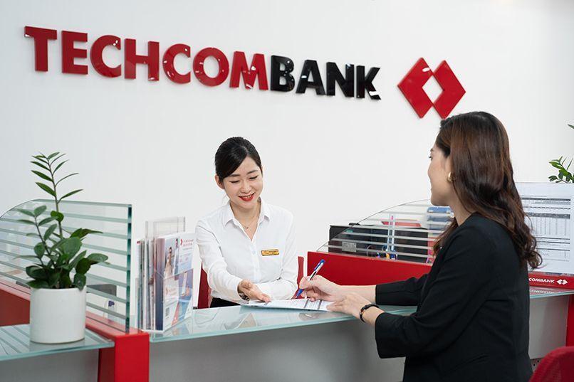 Khách hàng có thể thực hiện thao tác gửi - rút tiền trên Techcombank Mobile mà không cần đến trực tiếp phòng giao dịch