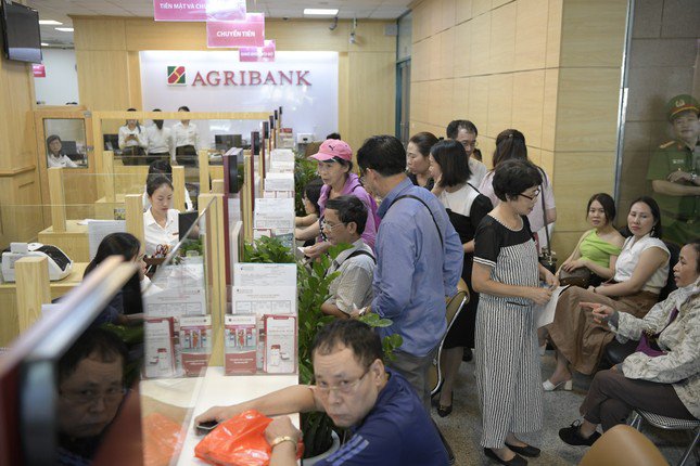Ngân hàng Agribank thông báo bán vàng trực tuyến từ ngày 17/6 tới để khách không phải xếp hàng.