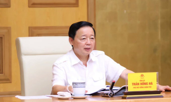 Phó thủ tướng Trần Hồng Hà phát biểu tại cuộc họp, ngày 13/6. Ảnh: VGP