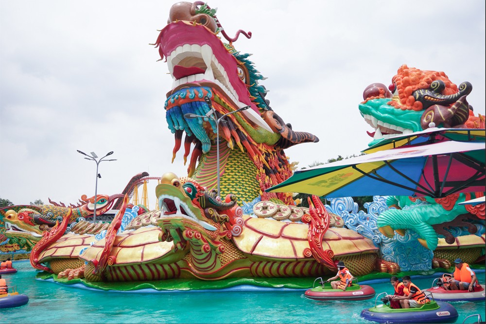 Thưởng ngoạn kiến trúc tinh xảo tạo nên 4 linh vật Long - Lân - Quy - Phụng tại công trình “Tứ Linh Hội Tụ”.