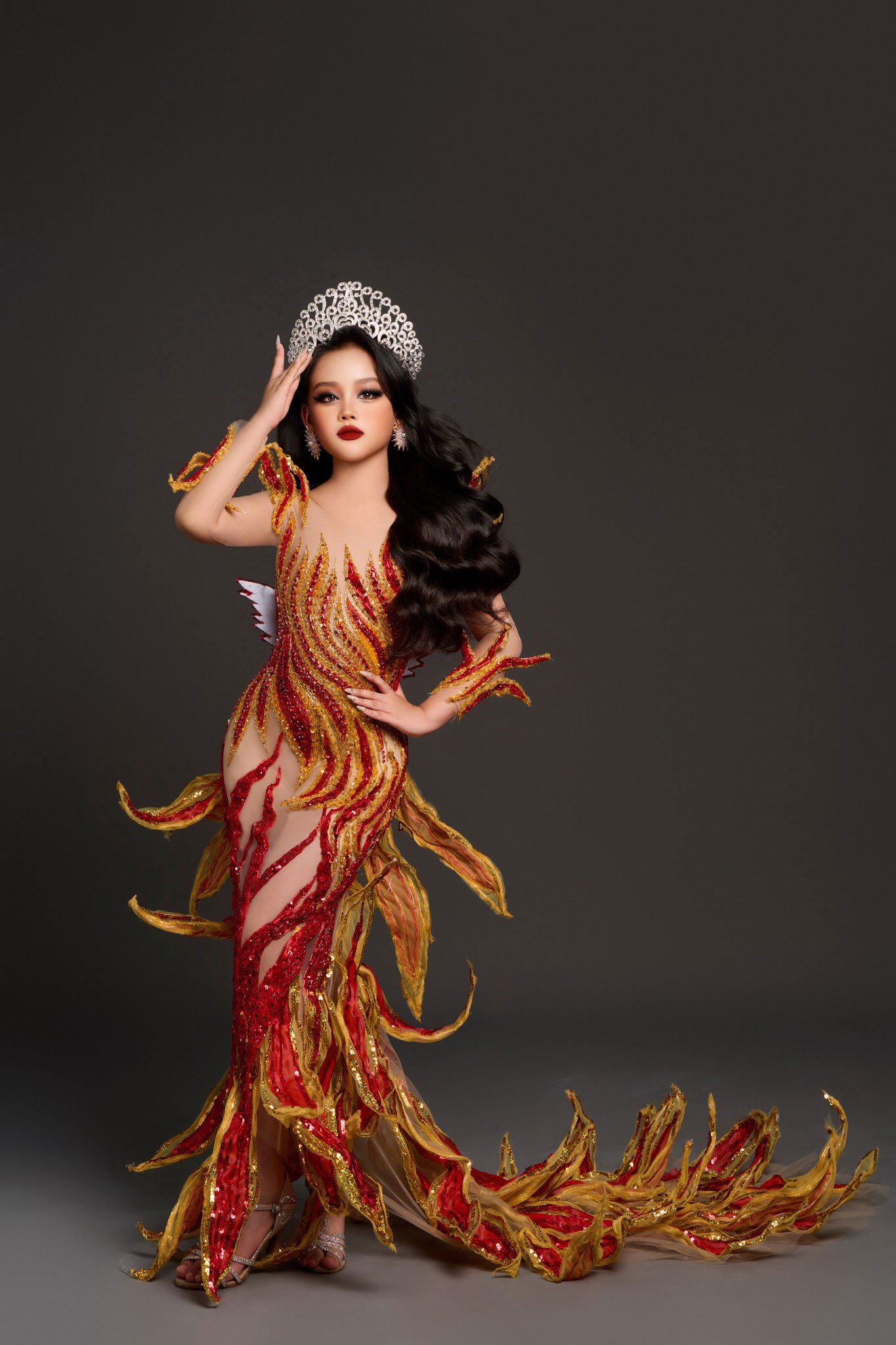 Cô bé 8 tuổi Nguyễn Lý Thiệu Vy đã đăng quang ngôi Quán quân cuộc thi Future Fashion Face World Kids 2024 (Gương mặt thời trang nhí thế giới 2024) được tổ chức tại Thổ Nhĩ Kỳ. 