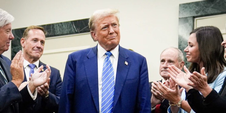 Ông Trump lần đầu xuất hiện ở tòa nhà Quốc hội Mỹ kể từ cuộc bạo loạn xảy ra vào tháng 1/2021.