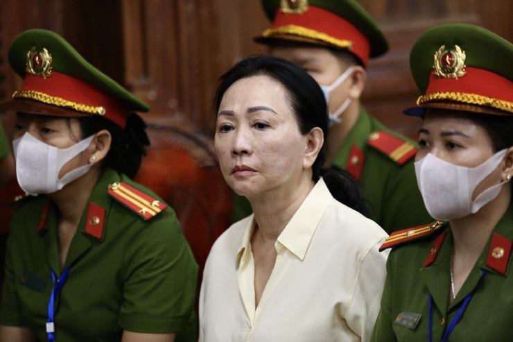 Bà Trương Mỹ Lan tại phiên tòa sơ thẩm vụ Vạn Thịnh Phát giai đoạn 1. Ảnh: PLO