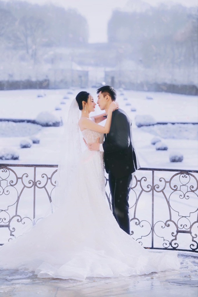 Bạn thân hé lộ thiệp cưới 'to nhất từng thấy' của Midu - 3