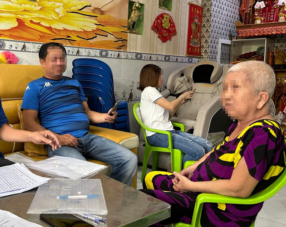 Ông C cho biết, ông M đã sang tên nhà hàng chỉ một thời gian ngắn trước khi tuyên bố vỡ hụi và biến mất. Ảnh: NGUYỄN YÊN