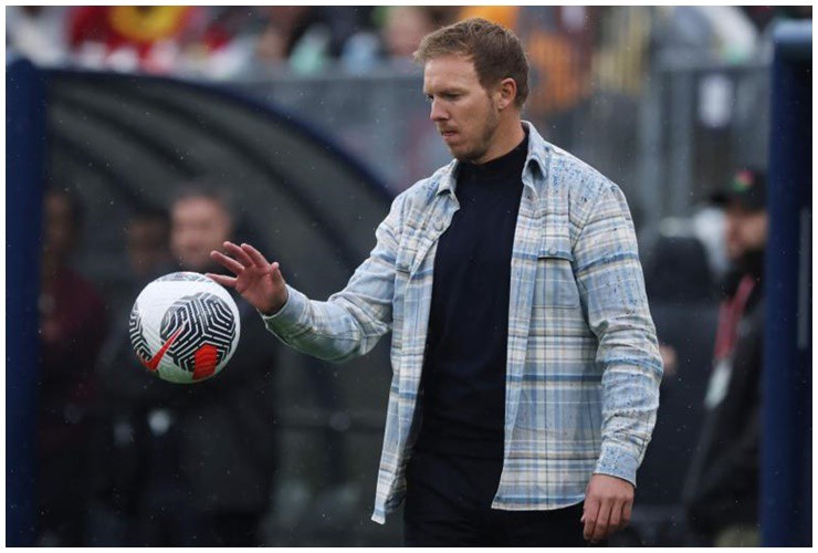 Chiếc áo ca rô từng gây chú ý của HLV người Đức.