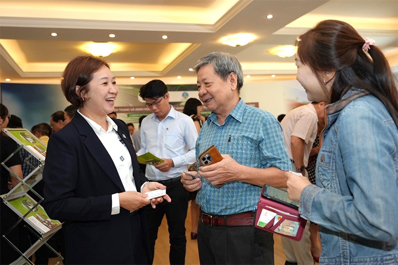 Bà Nguyễn Thị Lan Hương (ngoài cùng bên trái), Giám đốc Phát triển Bền vững Yara Việt Nam, tại Hội nghị. (Ảnh: Yara Việt Nam)