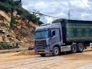 Tin tức trong ngày - Tài xế tử vong trên nóc thùng xe tải