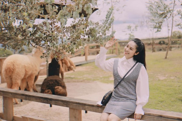 Nhan sắc đời thực xinh đẹp của MC Thùy Linh - 2