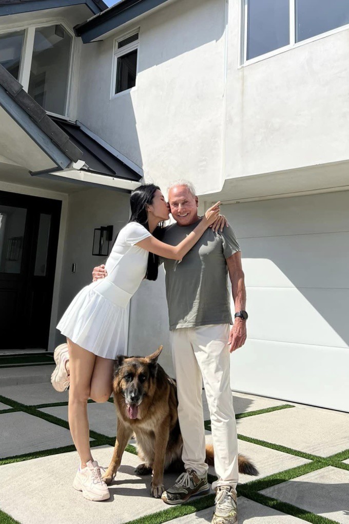 Cổ Ngân sống cùng bạn trai và thú cưng trong căn biệt thự ở Los Angeles giữa năm 2023. Ảnh: Nhân vật cung cấp