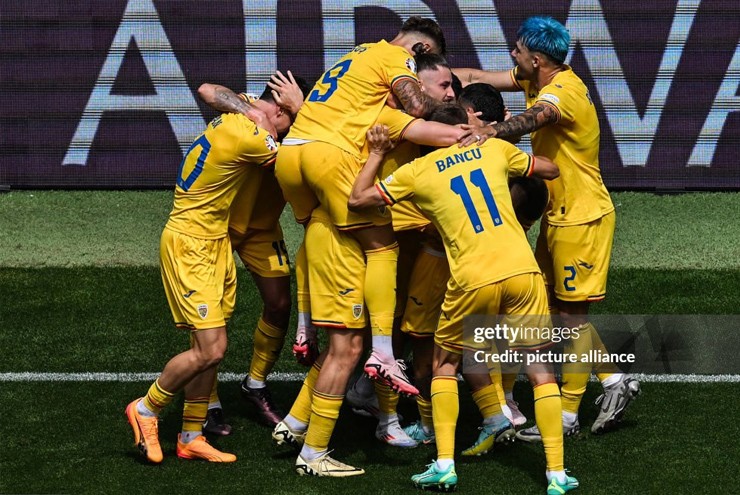 Niềm vui của các cầu thủ Romania