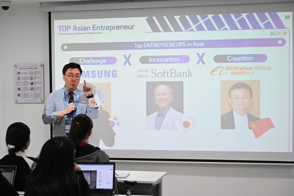 Chương trình đào tạo của trường Đại học CMC luôn có sự đồng hành của các chuyên gia hàng đầu