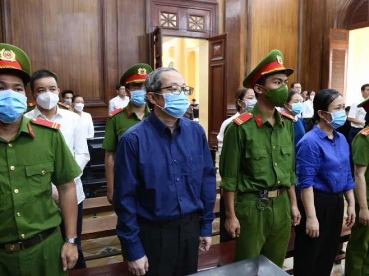 Cựu giám đốc BV TP Thủ Đức Nguyễn Minh Quân lãnh thêm 11 năm tù trong vụ án thứ hai