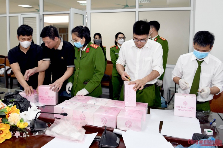 Cận cảnh ma túy nước vui “trà xoài” ngụy trang trong bột tắm trắng để vận chuyển - 7
