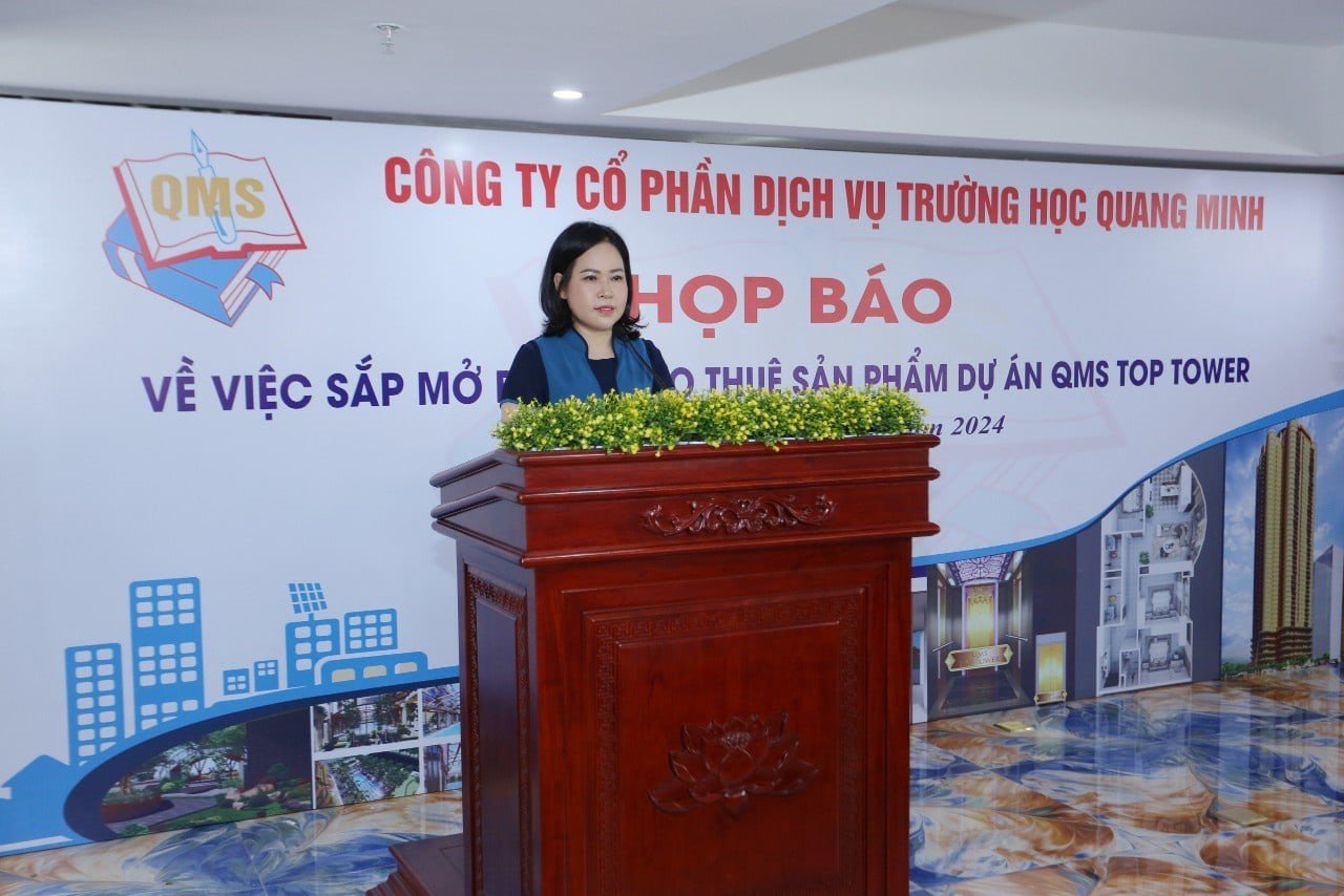 Bà Nguyễn Thị Thúy Hường - Giám đốc Công ty Cổ phần Dịch vụ Trường học Quang Minh phát biểu tại buổi họp báo