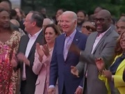 Thế giới - Ông Biden "đóng băng" trước ống kính: Nhà Trắng lên tiếng