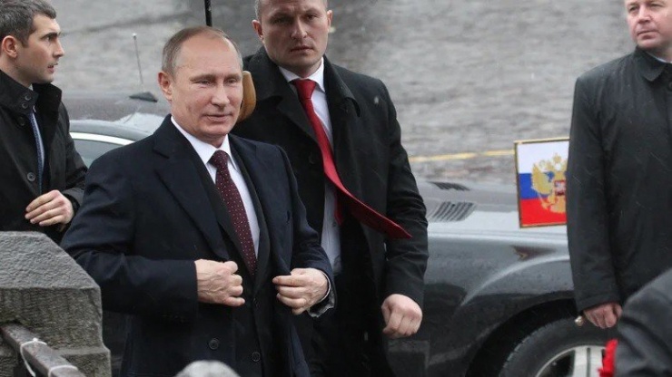 Tổng thống Nga Vladimir Putin và đội cận vệ. Ảnh: Getty Images.