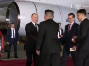 Thế giới - VIDEO: Ông Kim Jong-un ra sân bay đón ông Putin
