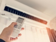 Sức khỏe đời sống - Nằm ngủ điều hòa quá lâu có gây hại?