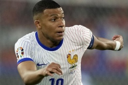 Siêu sao bóng đá Mbappe bị lãnh đạo phe cực hữu Pháp chỉ trích