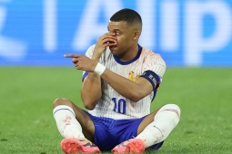 Tin mới vụ Mbappe gãy mũi: Siêu sao phải phẫu thuật, đăng thông điệp ẩn ý