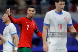 Bóng đá - HLV Czech khen Ronaldo là “thiên tài”, người hùng Bồ Đào Nha nói gì sau chiến thắng?