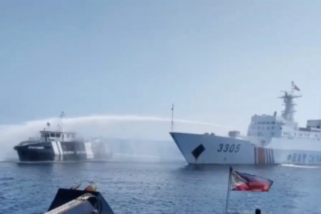 Philippines tố hải cảnh Trung Quốc đâm tàu khiến thuỷ thủ bị thương nặng