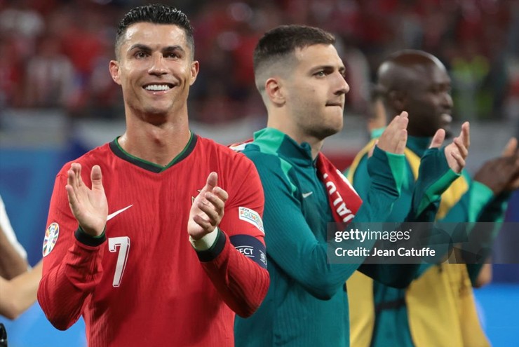 Niềm vui của Ronaldo và các đồng đội sau trận