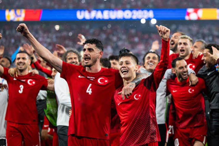 Thổ Nhĩ Kỳ sáng cửa đi tiếp sau khi thắng Georgia 3-1