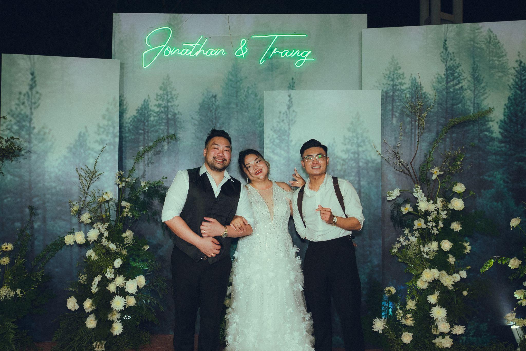 Tiệc cưới sang trọng của cặp đôi