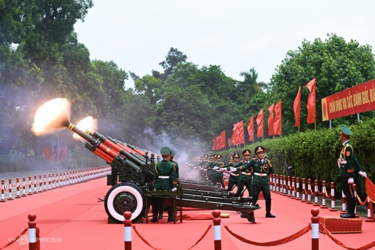 Nghi thức chào đón Tổng thống Putin: 21 loạt đại bác chào mừng vang dội