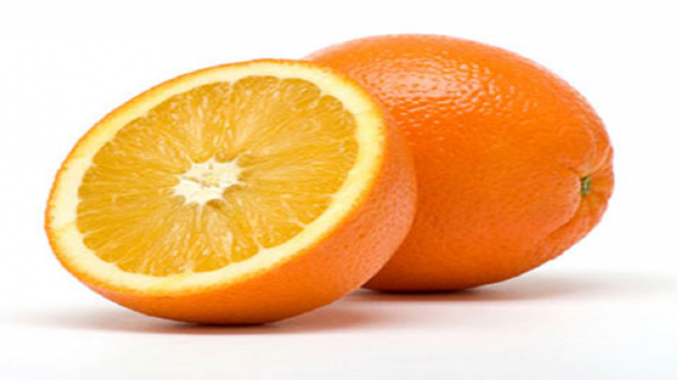 Một trong những bí quyết chọn cam tươi và tốt cho sức khỏe đầu tiên mà bạn phải nhớ đó chính là chọn cam đúng mùa bởi khi cam đúng mùa thường không nhiễm hóa chất tăng trưởng. Ảnh minh họa.
