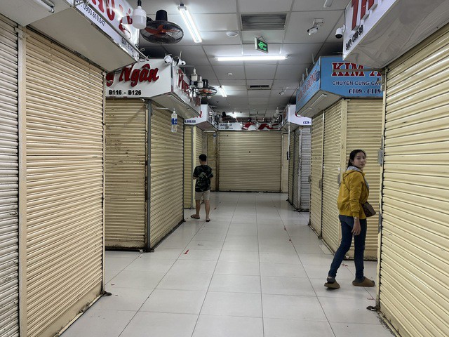 Hàng loạt tiểu thương chợ An Đông đóng cửa sạp để né QLTT kiểm tra