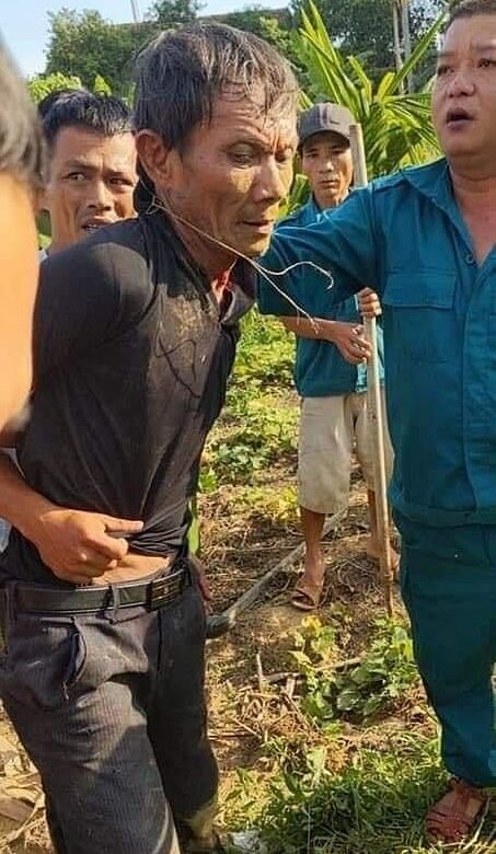 Nghi phạm Lê Đình Thuyết khi bị bắt. Ảnh: Người dân cung cấp