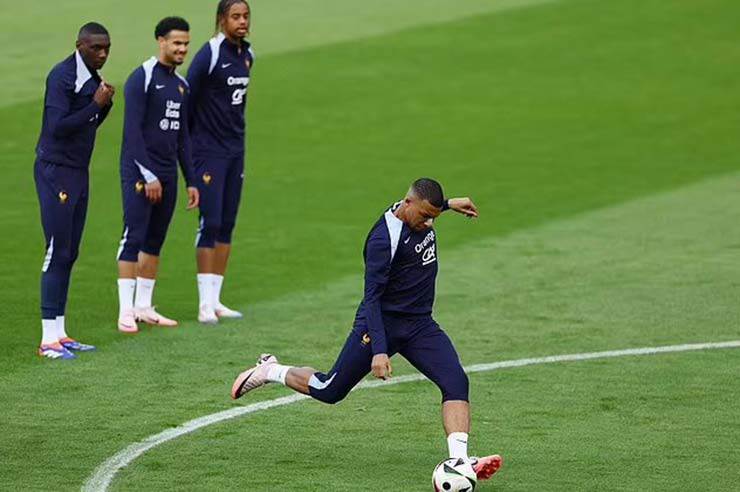 Mbappe returns to the training field, French fans are excited about the possibility of facing the Netherlands - 4