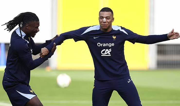 During the training session, Mbappe joked with his teammates and did light exercises like finishing.