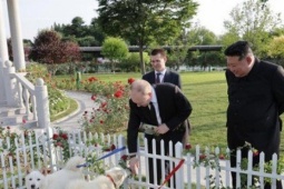 Lãnh đạo Triều Tiên tặng quốc khuyển cho Tổng thống Putin