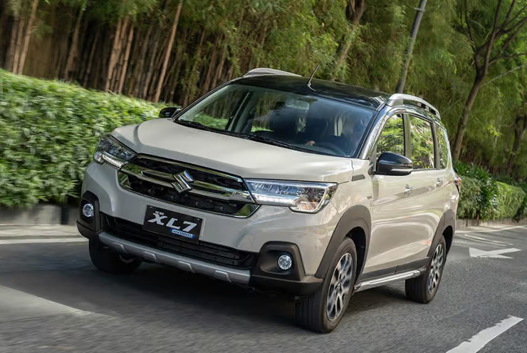 Nhiều đại lý hé lộ giá bán dòng xe Suzuki XL7 Hybrid mới - 1