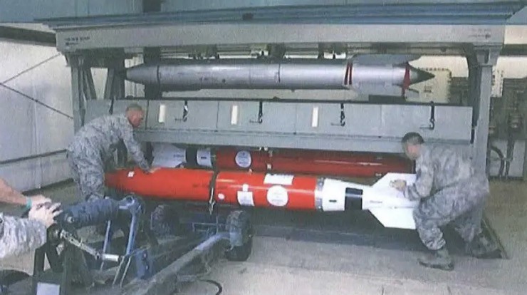 Theo thỏa thuận chia sẻ hạt nhân, Mỹ được&nbsp;đặt bom hạt nhân chiến thuật B61-12 ở một số&nbsp;quốc gia thành viên NATO.
