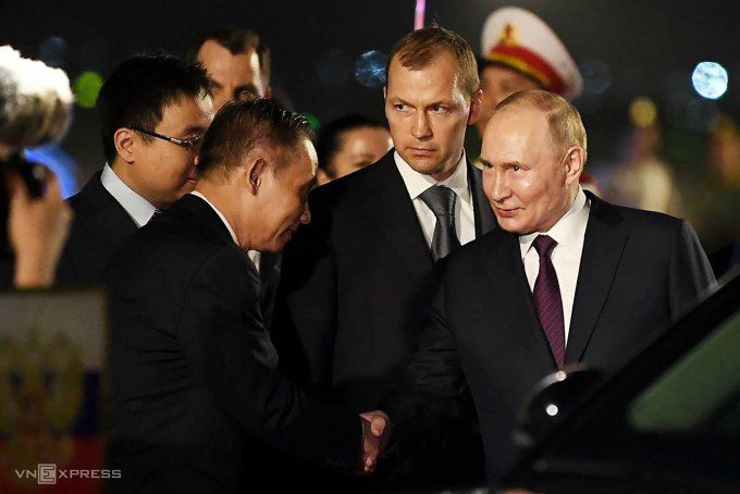 Chủ tịch nước Tô Lâm đón Tổng thống Putin tại Phủ Chủ tịch với nghi thức cấp nhà nước