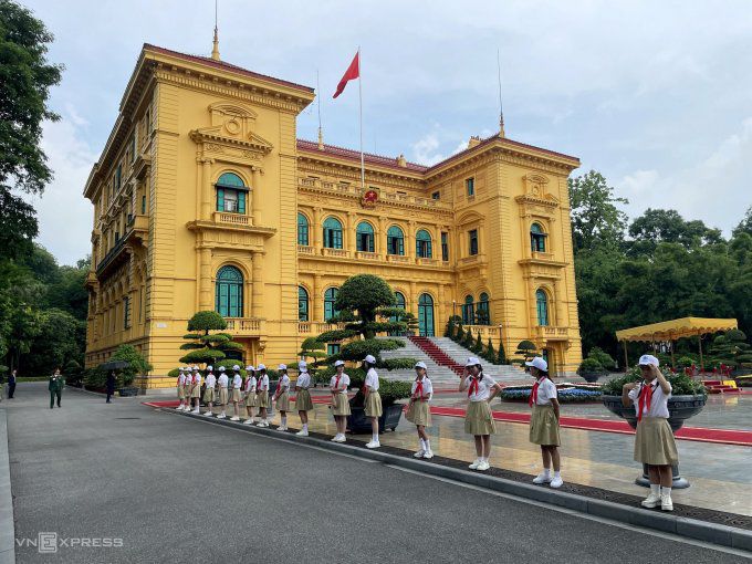 Chủ tịch nước Tô Lâm đón Tổng thống Putin tại Phủ Chủ tịch với nghi thức cấp nhà nước