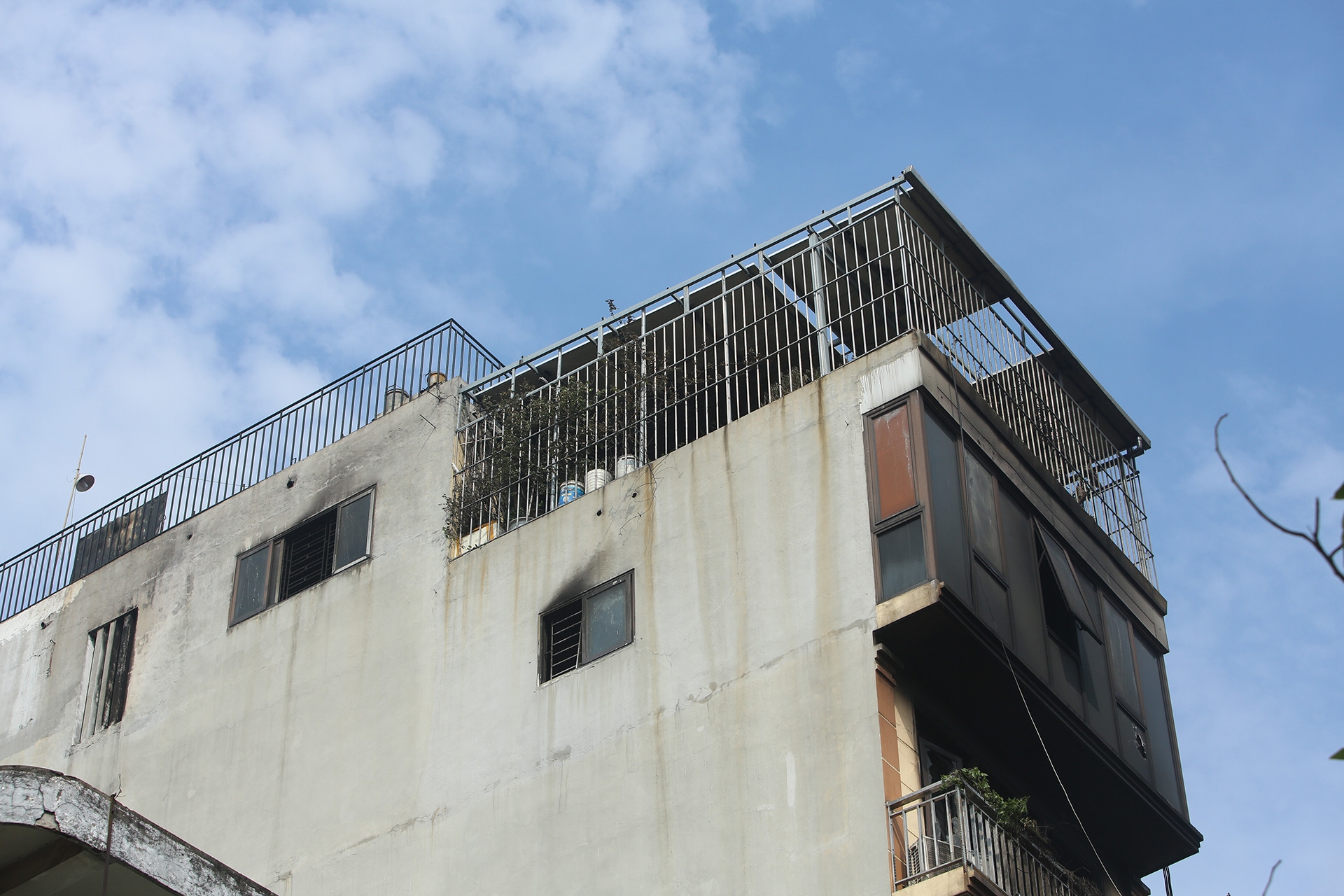 Manulife chi trả nhanh cho khách hàng trong vụ cháy tại phố Định Công Hạ - 2